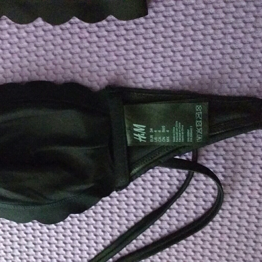 H&M Scalloped Swimsuit - Picture 4 of 4